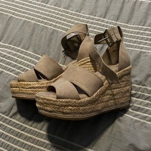 Universal Thread Wedge